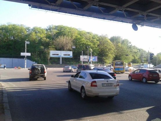 Фото рекламної площини за адресою Балковская ул. (Херсонский сквер) - Головатого Атамана ул. (правый)