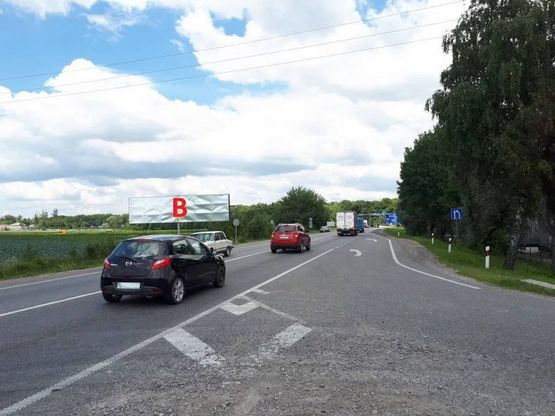 Фото рекламної площини за адресою Обїздна М-06, Київ-Чоп, перед виїздом на трасу Н-17 поворот на Гамалієвку в сторону Київа