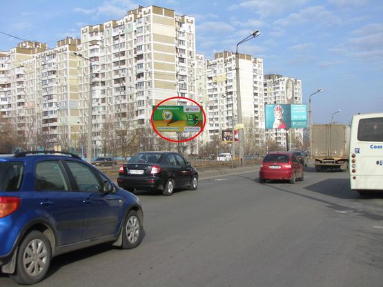 Фото рекламной плоскости по адресу Ахматовой вул., / Драгоманова вул., 13/10