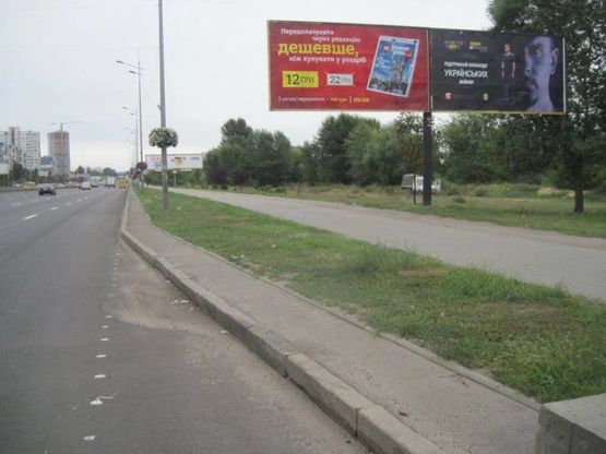 Фото рекламної площини за адресою Бажана 5 из центра левый