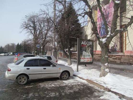 Фото рекламної площини за адресою Свободи пл., №9 Фото рекламної площини за адресою Свободи пл., №9