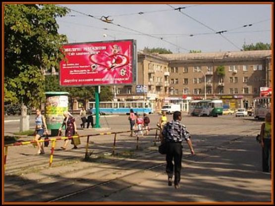 Фото рекламной плоскости по адресу пл.Героев (обратная сторона призматрона, справа) Фото рекламной плоскости по адресу пл.Героев (обратная сторона призматрона, справа)