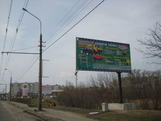Фото рекламної площини за адресою П-т К. Володимира, міст через р.Протока (в центр)