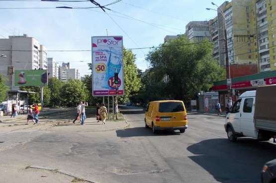 Фото рекламної площини за адресою Робоча вул. (Робоча вул.) - Каверіна вул. (на разделителе) Фото рекламної площини за адресою Робоча вул. (Робоча вул.) - Каверіна вул. (на разделителе)