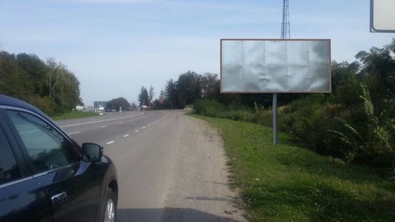 Фото рекламной плоскости по адресу Підїзд до м Львів, км 0+900, ліворуч (с Гамаліївка, ГК Древній Град, РК Румбамбар)