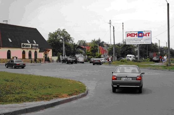 Фото рекламной плоскости по адресу ул. Интернациональная, напротив ресторана "Старая Прага" (центр)