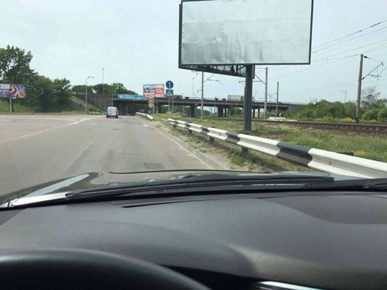 Фото рекламной плоскости по адресу пр. Повітрофлотський, перший зі спуску  з Кільцевої в сторону АЕ Київ-Волинський