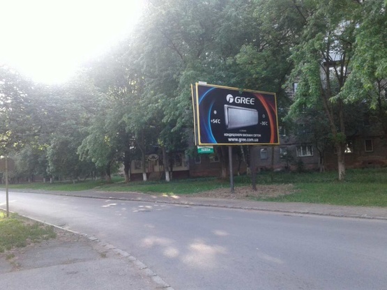 Фото рекламной плоскости по адресу м. Ужгород вул.Заньковецької - Сечені, в сторону просп.Свободи