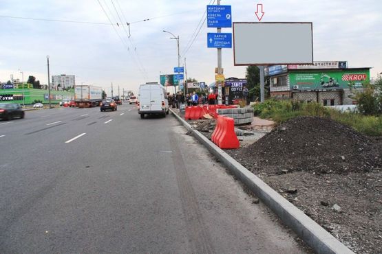 Фото рекламной плоскости по адресу Богатырская за подземным переходом 255м от граници Киева в направлении Межигорья