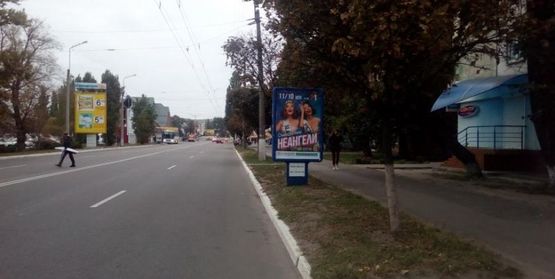 Фото рекламної площини за адресою ул.Халаменюка, угол дома №10 (в сторону рынка)