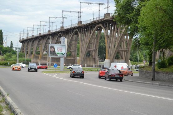 Фото рекламної площини за адресою 013А5,вул. Січеславська Набережна (Наб. В.І. Леніна), на розділовій смузі біля Мерефо-Херсонського мосту Фото рекламної площини за адресою 013А5,вул. Січеславська Набережна (Наб. В.І. Леніна), на розділовій смузі біля Мерефо-Херсонського мосту