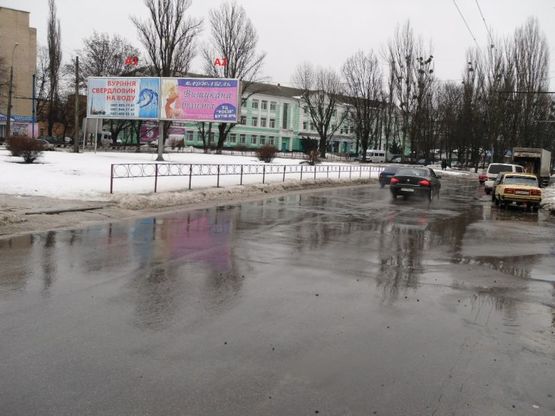 Фото рекламної площини за адресою Пл. Петра Запорожца (призматрон) напрямок в центр