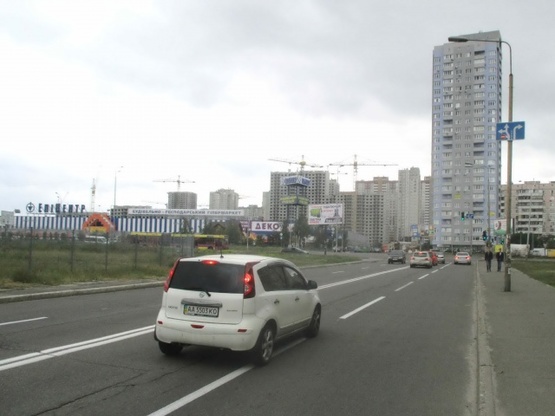 Фото рекламної площини за адресою ул.Крушельницкой/улГригоренко (возле Мetro, напротив Эпицентра)