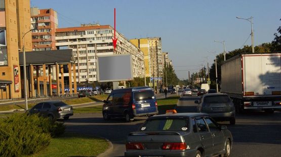 Фото рекламної площини за адресою 015А2,вул. М. Малиновського, 2 (на розділовій смузі, біля ТРЦ "Вавилон")