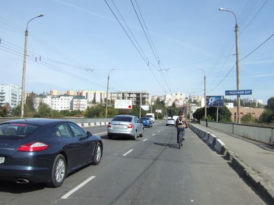 Фото рекламной плоскости по адресу вул.Свободи, мост через р.П.Буг. неподалік: автосалон "Ниссан" (центр) Фото рекламной плоскости по адресу вул.Свободи, мост через р.П.Буг. неподалік: автосалон "Ниссан" (центр)