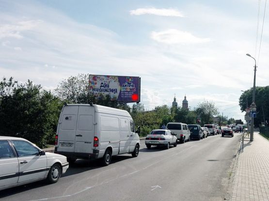 Фото рекламной плоскости по адресу перехрестя вул.Толстого - вул.І.Франка. неподалік: зупинка, декілька магазинів автозапчастин, приватна забудова (в центр) Фото рекламной плоскости по адресу перехрестя вул.Толстого - вул.І.Франка. неподалік: зупинка, декілька магазинів автозапчастин, приватна забудова (в центр)