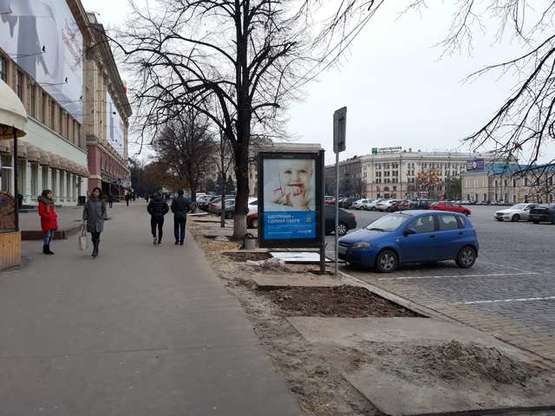 Фото рекламної площини за адресою Свободи пл., №8 Фото рекламної площини за адресою Свободи пл., №8