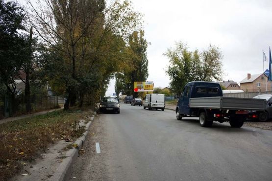 Фото рекламной плоскости по адресу вул.Пілотська (СТО). неподалік: СТО, СТО АТЛ, меблевий мега маркет, іграшковий маркет, АЗК "УкрНафта", елітна приватна забудова (в центр)