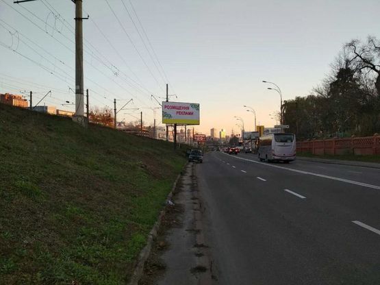 Фото рекламной плоскости по адресу вул. М.и Грінченка, 100м до повороту на вул.Кіровоградська, в сторону  Борисполя