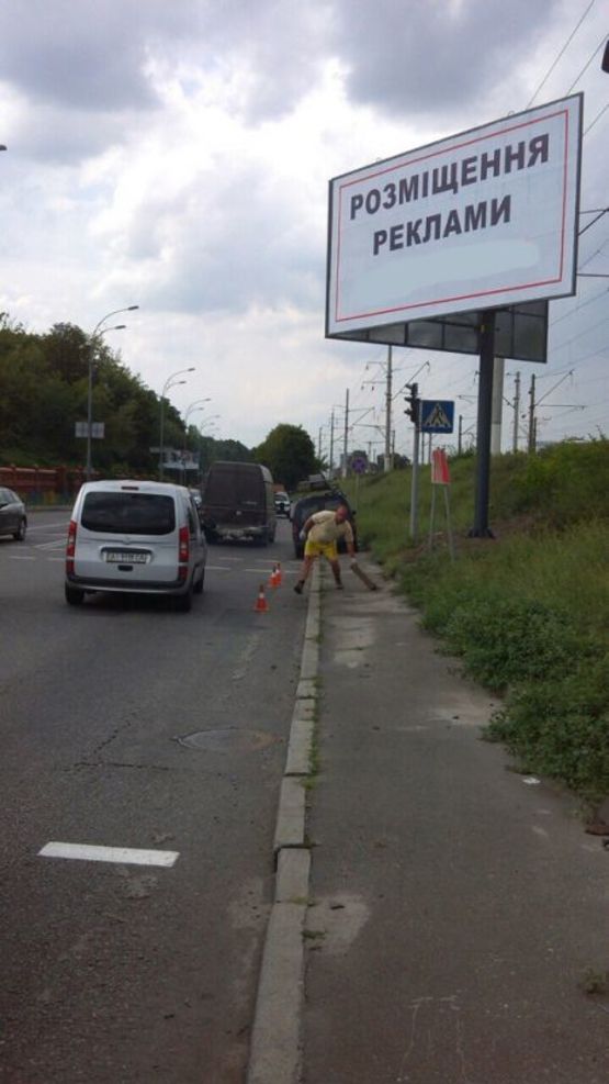 Фото рекламної площини за адресою вул. М. Грінченка перехрестя, поворот на вул. Кіровоградська, світлофор, з  Борисполя