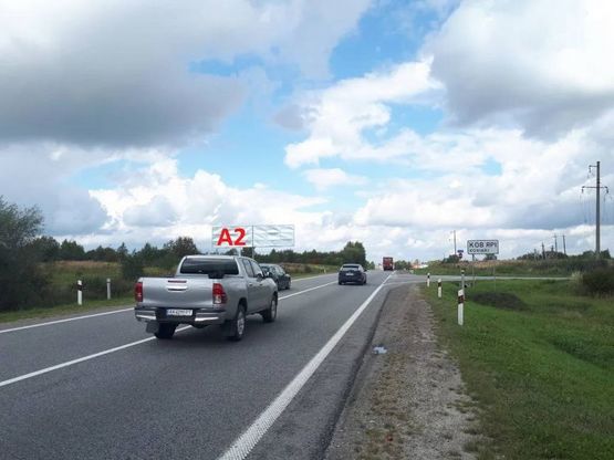 Фото рекламной плоскости по адресу Обїздна М-06, Київ-Чоп, в напрямку в'їзду до Львова, перед вїздом с. Ков'ярі, перед АЗС WOG (лівий)