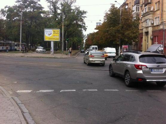 Фото рекламной плоскости по адресу К.Маркса пр.-Жовтнева пл., сторона А5 Фото рекламной плоскости по адресу К.Маркса пр.-Жовтнева пл., сторона А5