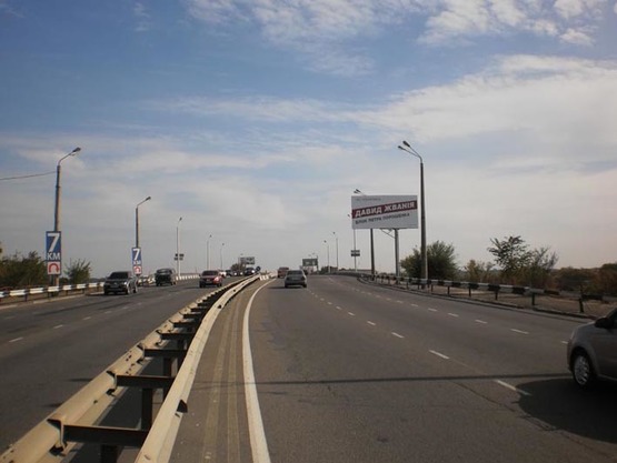 Фото рекламної площини за адресою 6 км на мосту (въезд в город)