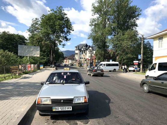 Фото рекламної площини за адресою Траса Н-09 Мукачево-Львів, центр міста, автовокзал, АЗС УкрНафта, напрямок руху на Буковель