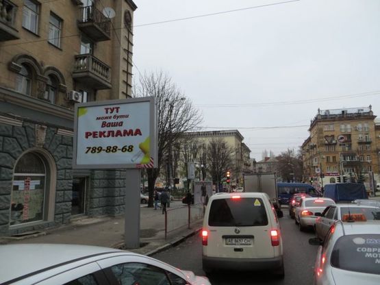 Фото рекламної площини за адресою 041А4,вул. С. Стрільців (Артема), 2, на перехресті з просп. Д. Яворницького (К. Маркса)