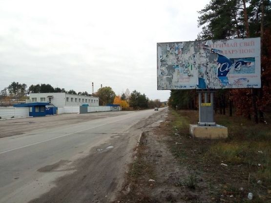 Фото рекламної площини за адресою м. Обухів, вул.Промислова, 16, на зупинці громадськогг транспорту "ВАТ Автомобіліст", навпроти логістичного комплексу Rhenus Logistics