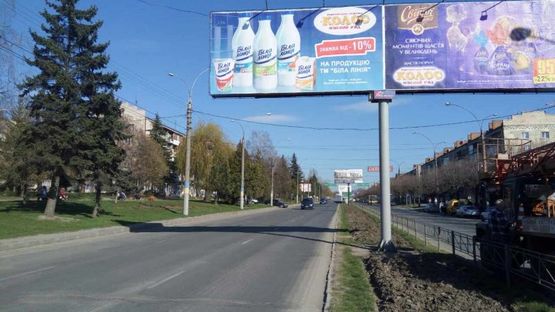 Фото рекламної площини за адресою проспект Незалежності, 94, розділова, від Майдану, правий Фото рекламної площини за адресою проспект Незалежності, 94, розділова, від Майдану, правий