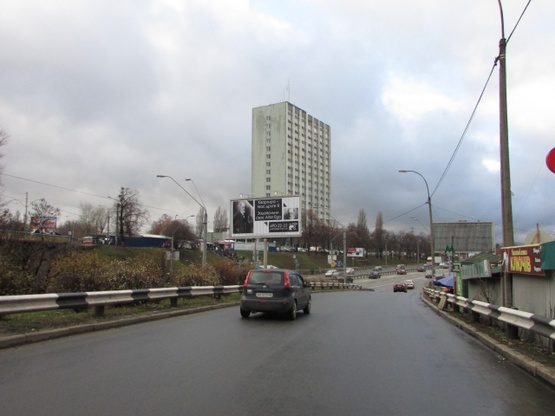 Фото рекламной плоскости по адресу Победы проспект, Метро"Берестейская", съезд с Лагерной ул.