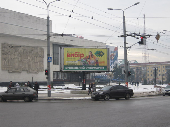 Фото рекламной плоскости по адресу Незалежності-Бандери(ЦНТІ) (Б) (призма) Фото рекламной плоскости по адресу Незалежності-Бандери(ЦНТІ) (Б) (призма)