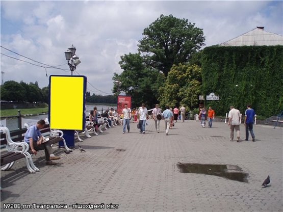 Фото рекламной плоскости по адресу пл.Театральна(над р.Уж), піш.зона, напр-наб.Незалежності