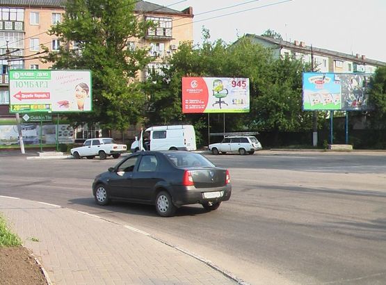 Фото рекламної площини за адресою Площадь Дружбы Народов