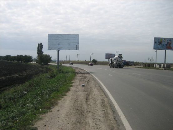 Фото рекламной плоскости по адресу Трасса Одесса-Ильичёвск 12+400 Б (в стор. Ильичевска)