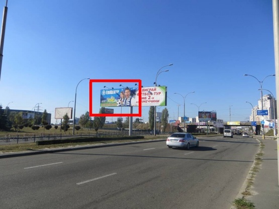 Фото рекламної площини за адресою Набережно-Рыбальская ул. / Московский проспект  (разделитель, роллер по ходу  движения на Оболонь)