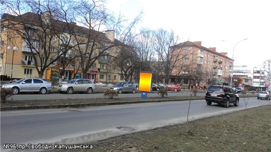 Фото рекламной плоскости по адресу пр.Свободи(розподільча смуга),  напр.-вул.Капушанська