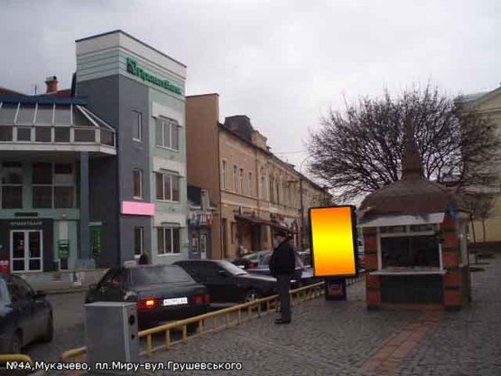 Фото рекламной плоскости по адресу пл.Миру (навпроти Приватбанку), центр, напр.-вул.Грушевського