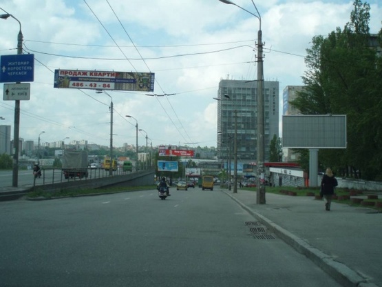 Фото рекламной плоскости по адресу Дружбы Народов бульвар, 3 (выезд на Лыбедс.пл.)