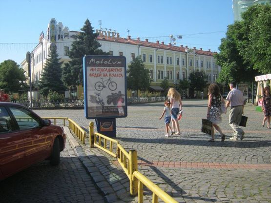 Фото рекламної площини за адресою пл.Миру (навпроти Приватбанку), центр, напр.-вул.Грушевського Фото рекламної площини за адресою пл.Миру (навпроти Приватбанку), центр, напр.-вул.Грушевського