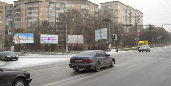 Фото рекламної площини за адресою Злуки-15 Квітня (середній) Фото рекламної площини за адресою Злуки-15 Квітня (середній)