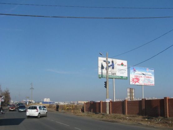 Фото рекламної площини за адресою Одесса-Черн-ка (МЕТРО 2) 1+800 АА (2-й от дороги в стор. города)