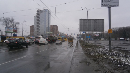 Фото рекламної площини за адресою Глушкова проспект (разделитель напротив входа в  ВДНХ)