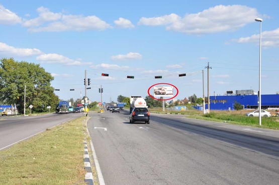 Фото рекламной плоскости по адресу Донецьке шосе, між Метро та Епіцентром, на світлофорі