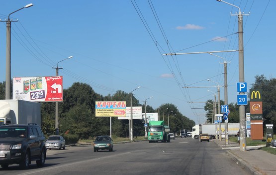 Фото рекламної площини за адресою вул. Березинська, навпроти входу в гіпермаркет "Олді", ТЦ "Караван"