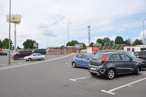 Фото рекламной плоскости по адресу вул. Стартова, 9а, в'їзд до Нової Лінії