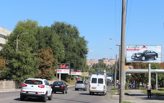 Фото рекламной плоскости по адресу вул. Космічна (навпроти схилу)