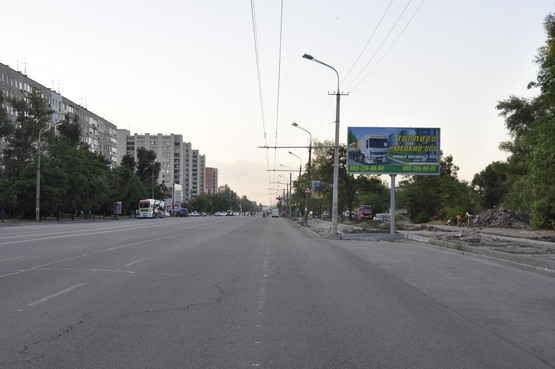 Фото рекламної площини за адресою Набережна Перемоги, 2й масив, Приватбанк 2 (в центр)