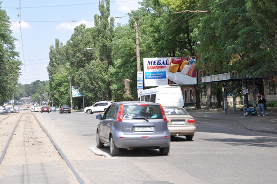 Фото рекламної площини за адресою пр-т Б. Хмельницького, 61, біля зупинки громадського транспорту